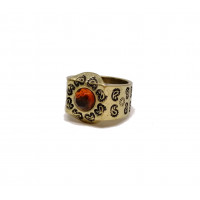 Gravierter Ring mit orangem Stein, antik bronze